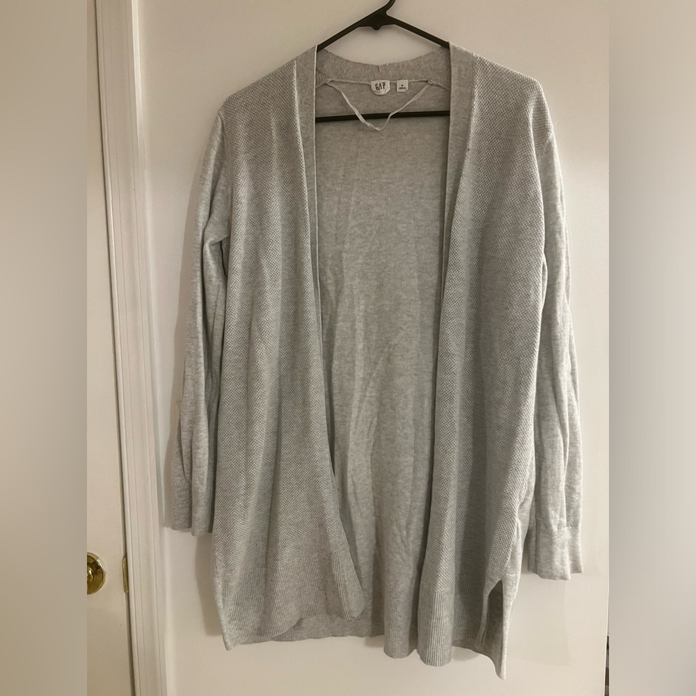Gap women Cardigan size M
Excellent condition 
From not pet no smoke house